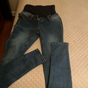 Extra long maternity jeans brand new size 4